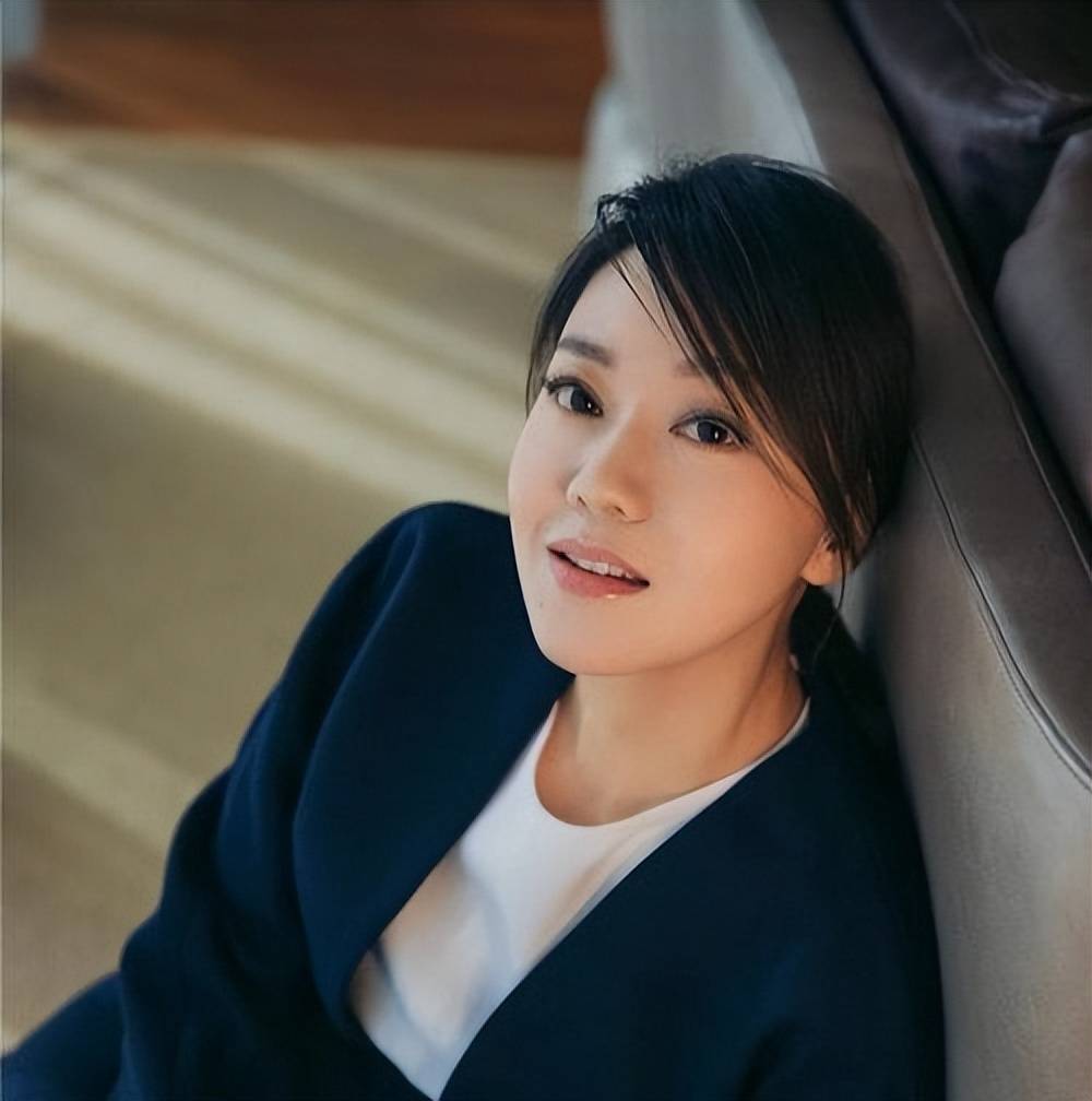 背靠西安电影制片厂,凭借佟掌柜一角成名,52岁的闫妮仍在奋斗_角色