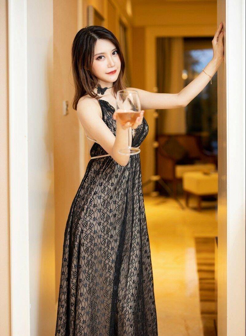 美女感谢头条16-王野妮,名媛在鸡尾酒会上完美的容颜_世界_生活_时间