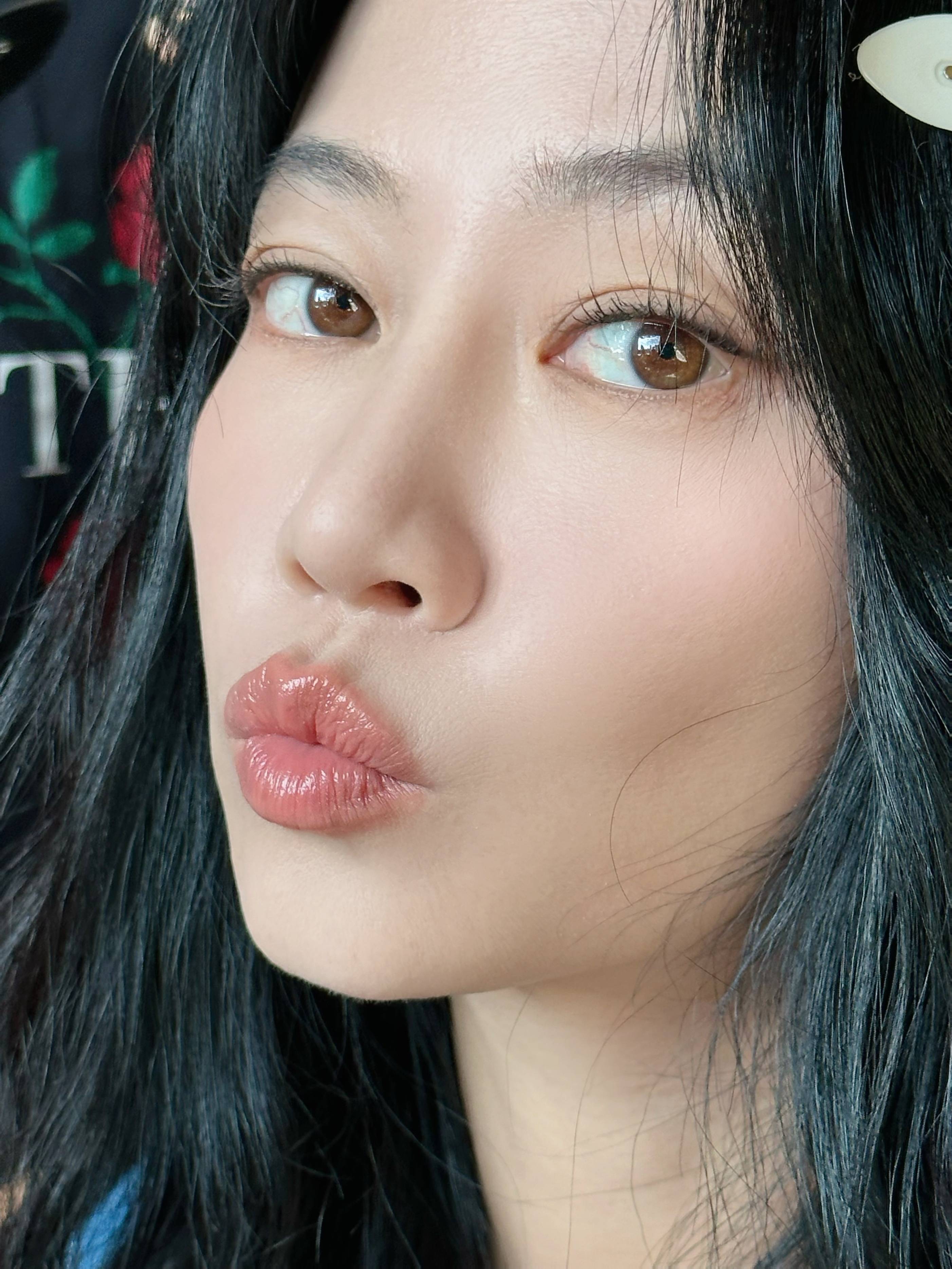 谭卓穿低胸照发文喜欢费翔爱咋咋地,这是要闹哪样?