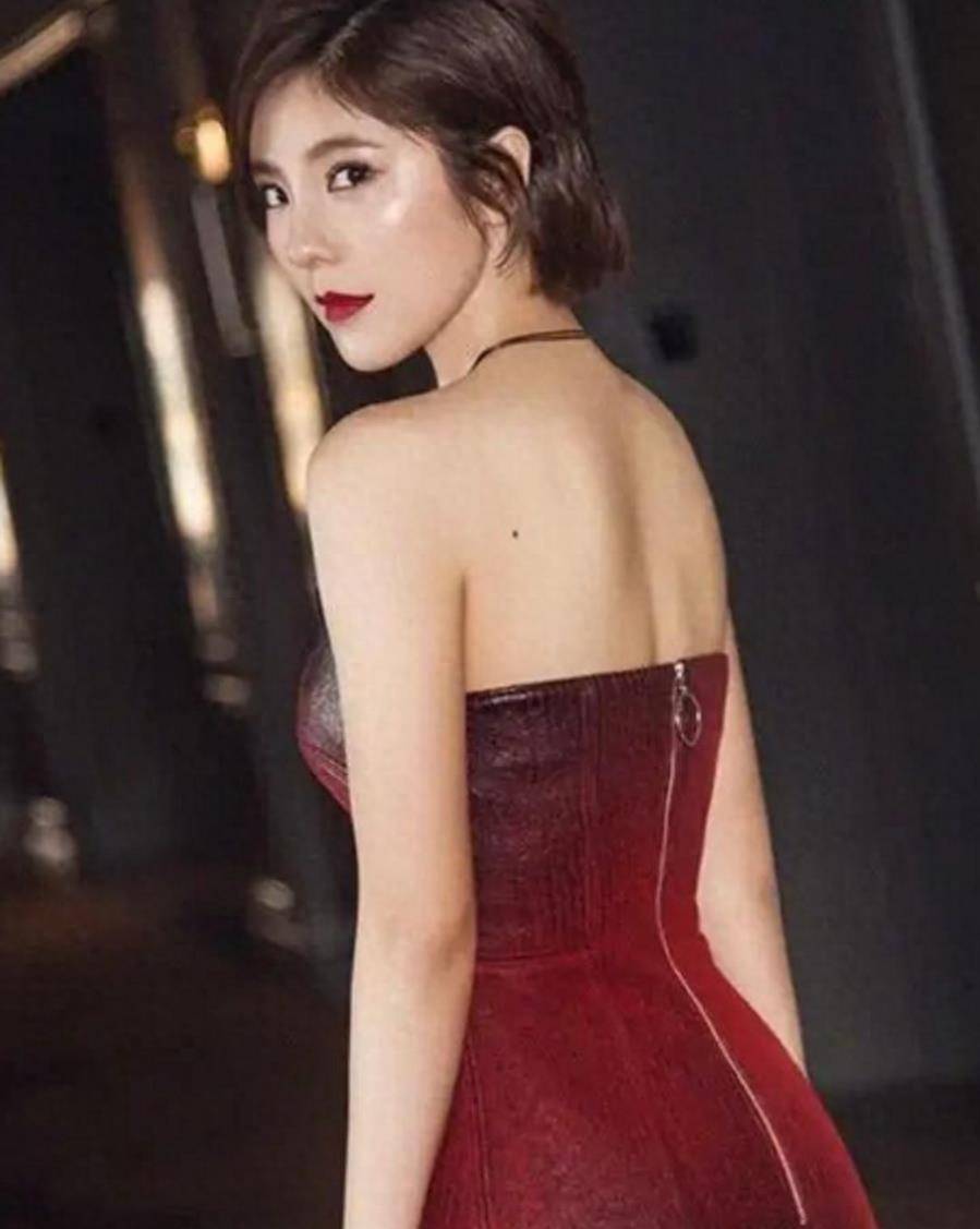 35岁赵奕欢展现完美身材,可惜一直不火!_演技_活动_美貌