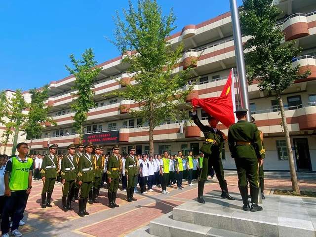 矢志报国敢担当 青春当时更出彩—郑州市第二十中学新学期升旗仪式