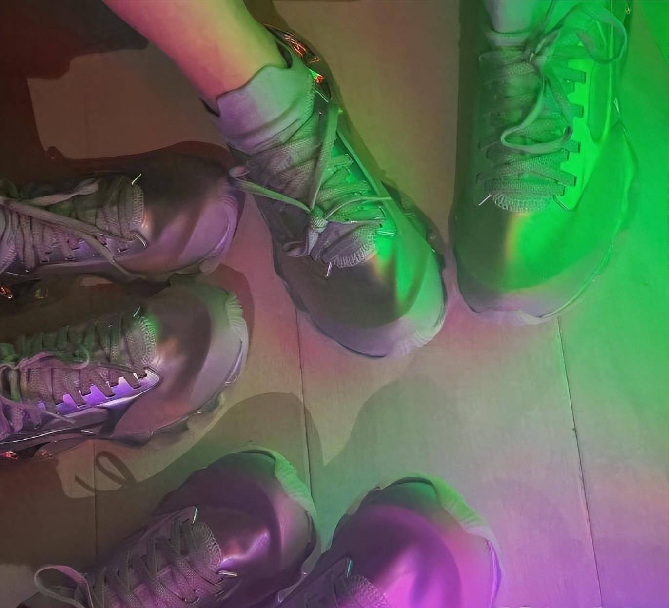 20多天过去了,乐队才宣布她有腰伤,还附上了"她在医院中的照片".