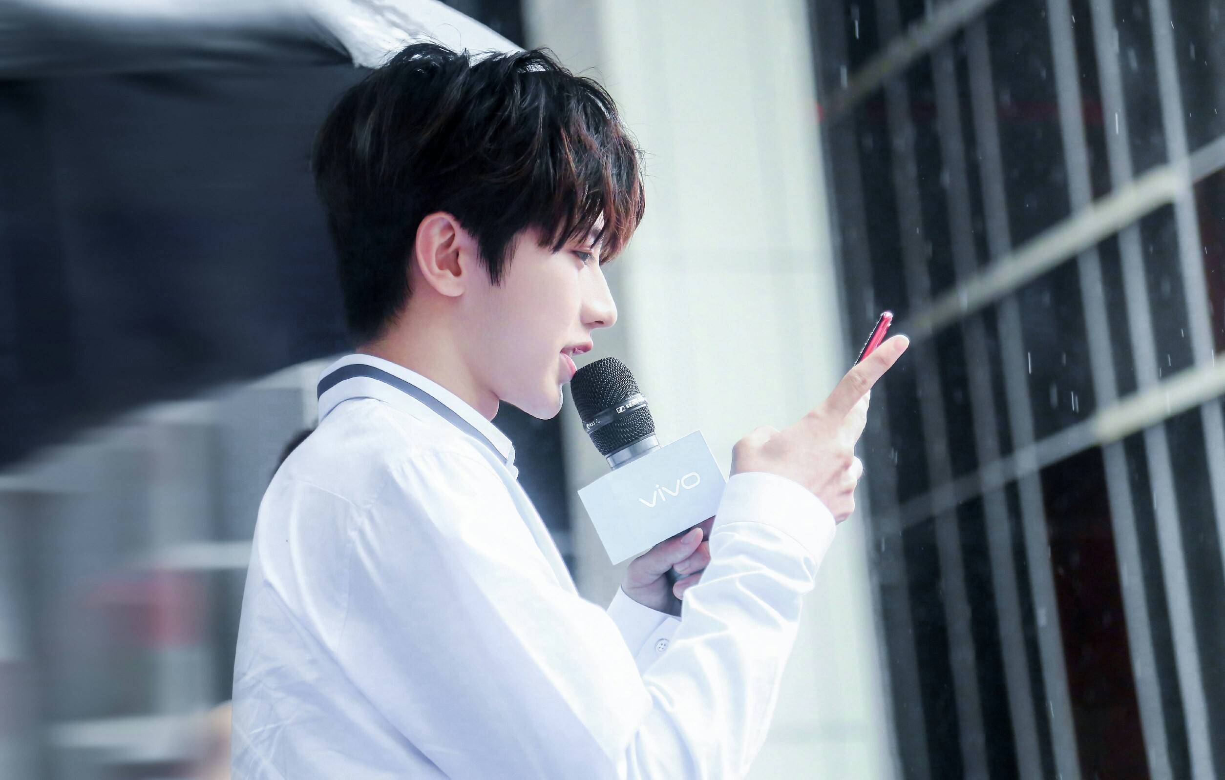 华语乐坛的顶流:蔡徐坤,华晨宇实力真的配得上盛名吗?