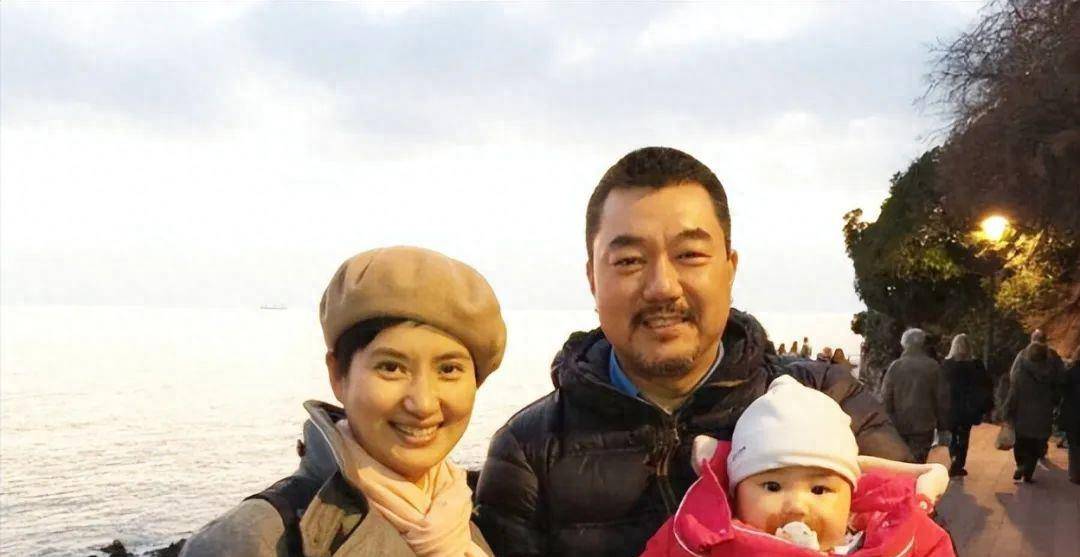 45岁被嫂子逼着相亲 娶小9岁老婆生一女 如今家庭美满_董勇_郑佳艳