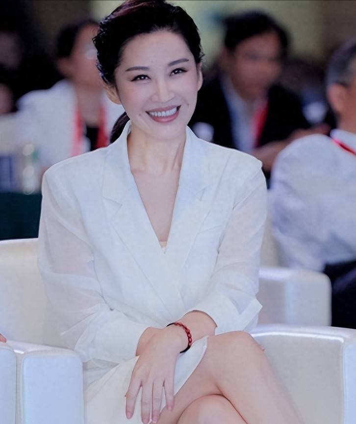 她是娱乐圈的一道亮丽风景,拥有让人神魂颠