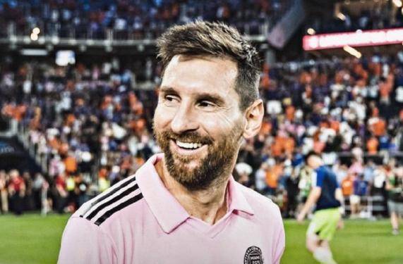 梅西1v6制造神图,惊艳盘带让对手绝望,球迷惊叹不已_比赛_队友_传球