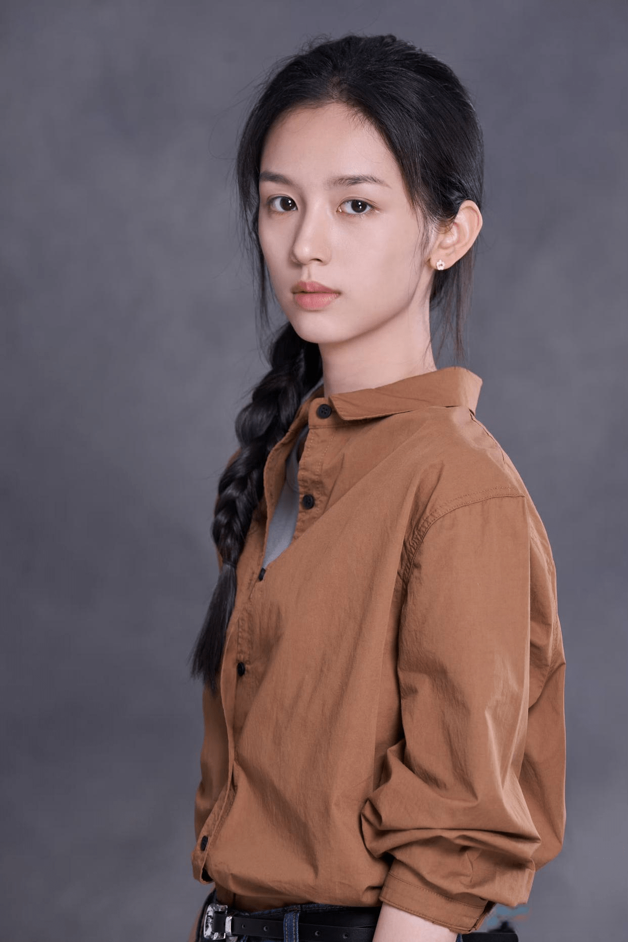 祝贺中国演员周也累计电影票房超65亿,95后艺人中的演技实力派_文化