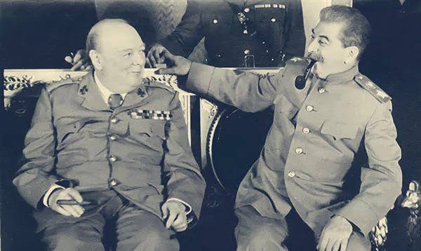 1942年5月12日,铁木辛哥和赫鲁晓夫向哈尔科夫一带的德军发起了一场大