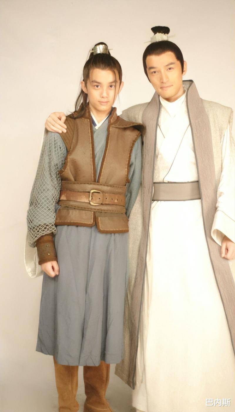 这是胡歌和吴磊的第三次合作,胡歌坦言:这部作品必须让吴磊来演