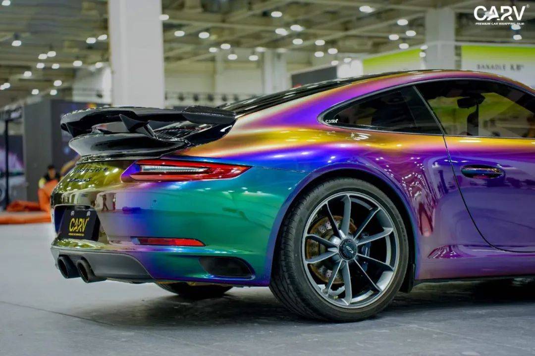 保时捷911卡孚carv改色膜罗马假日,色彩与视觉强烈的碰撞!