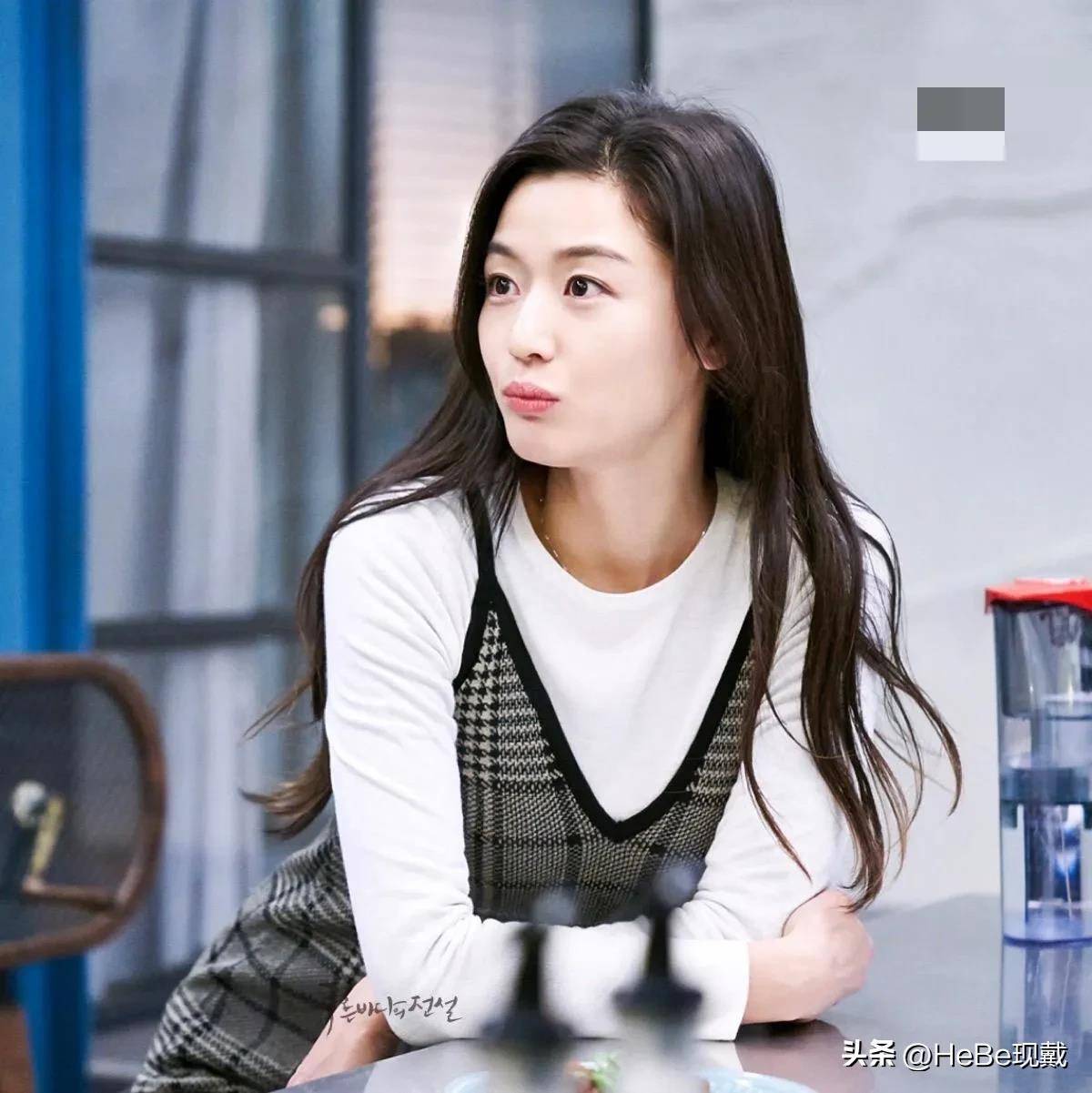 国外女神 结婚后忙着照顾家庭 如今42岁依然保持少女的状态_全智贤