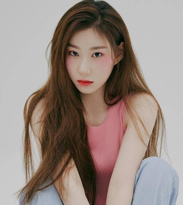 参加选秀屡遭淘汰,后靠实力逆袭itzy主舞,却是家境富裕的千金?