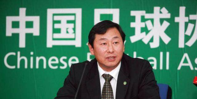 贪污136万的谢亚龙现状曝光,出狱4年身份转型,足球仍是最爱_中国足协