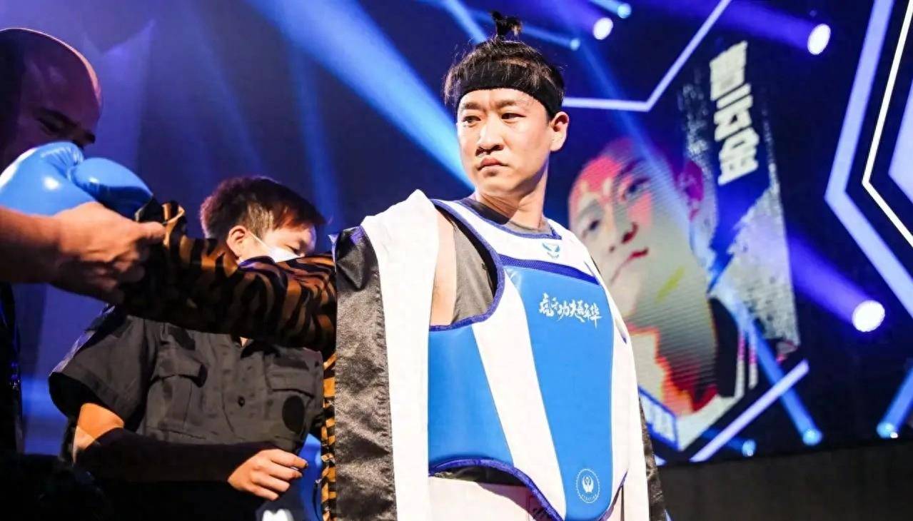 曹云金拍戏,唱歌,主持,就是不爱说相声,这次搏击还拿了奖牌_向佐_身材