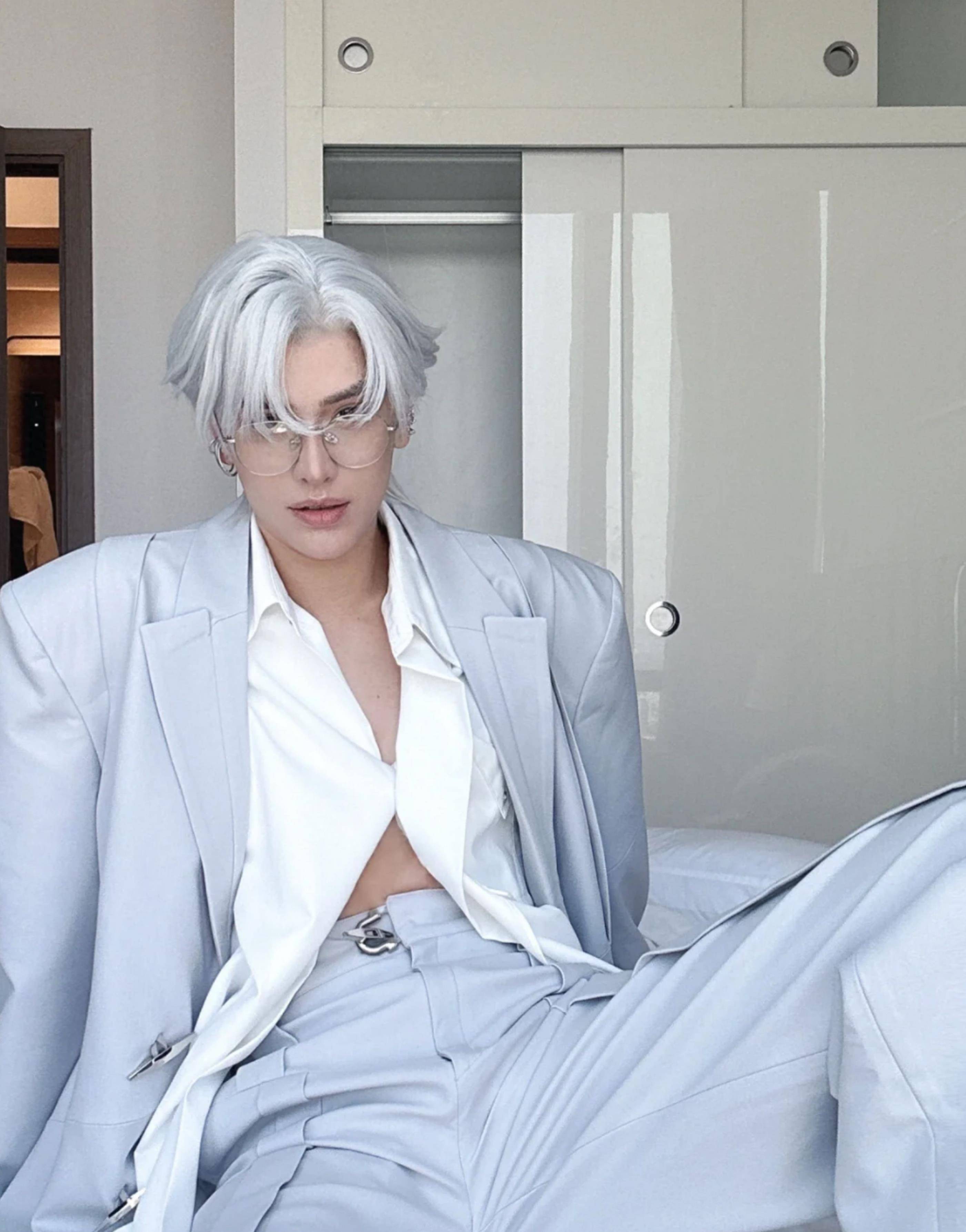 宅男女神做女装,男装却吸引万千少女_女——卡琳娜_衬衫_紧身