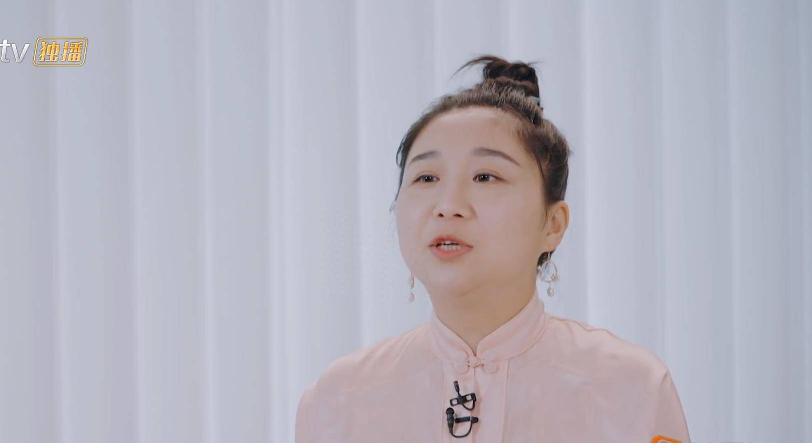 傅首尔离婚,友人尖锐评论:以前只想要稳定的婚姻,现在却想要更多_问题