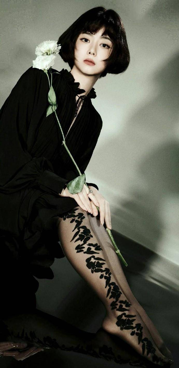 谭松韵终于穿黑丝了!_黑色_时尚_女孩