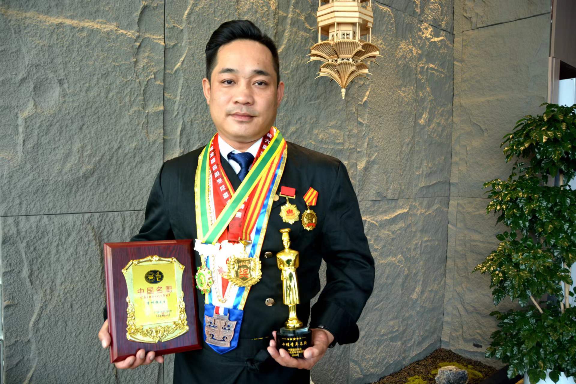 餐饮行业领军人物中国青年烹饪艺术家,中国烹饪大师李帅强实现人生