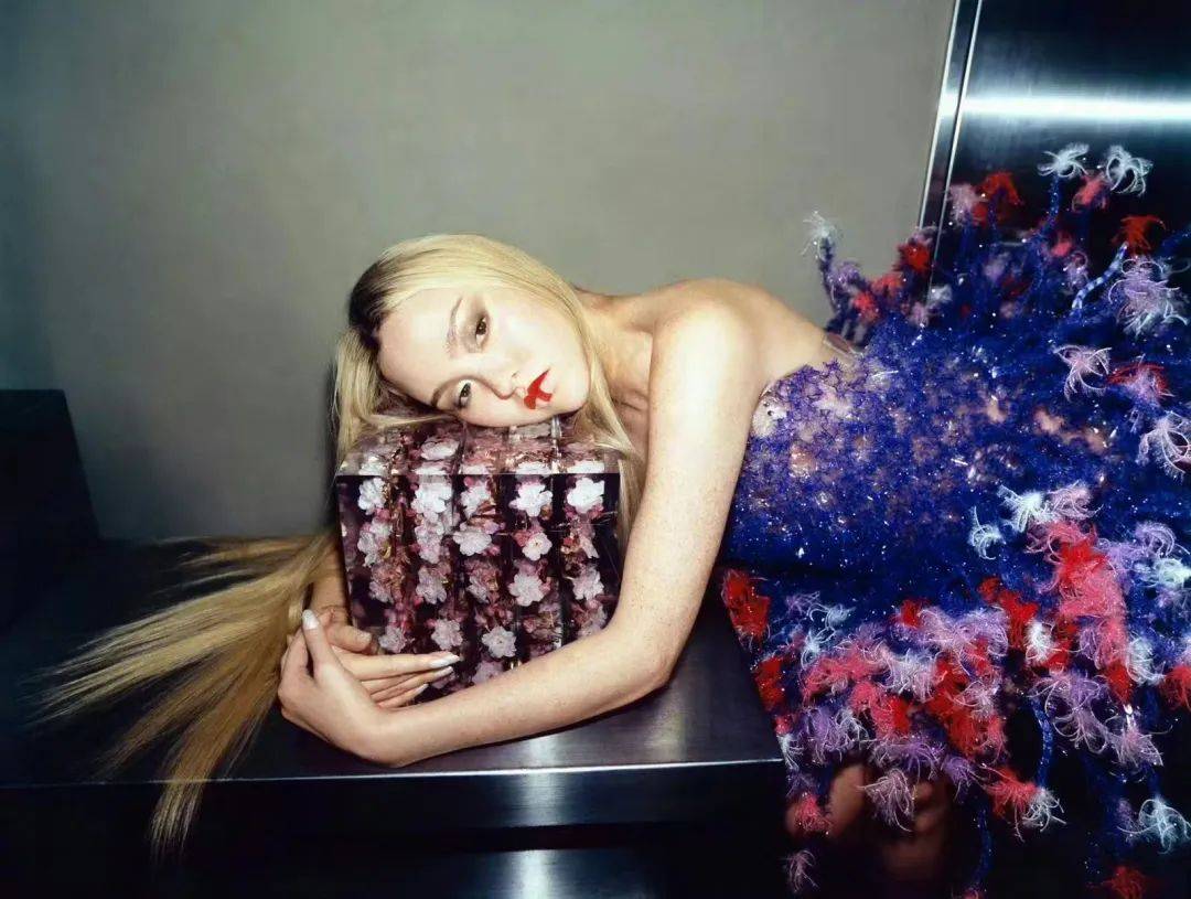 还记得"y2k鼻祖"戴文青木吗?她带女儿拍杂志啦_aoki_chanel_时尚