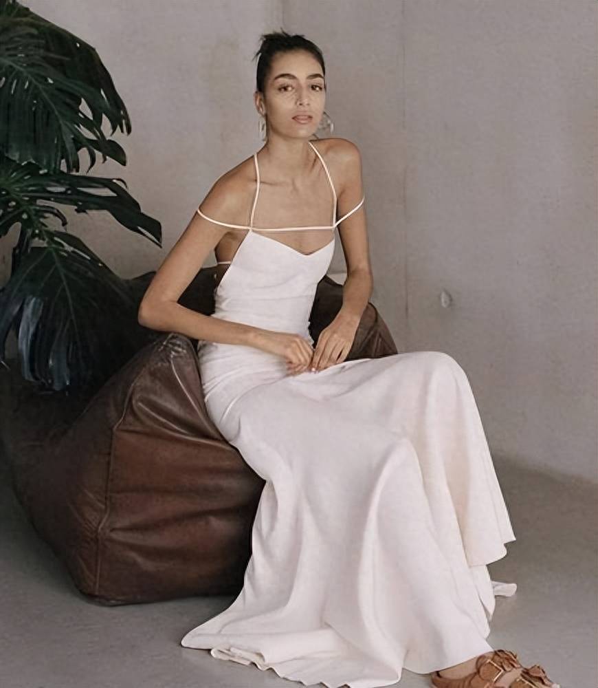 为何男生喜欢平胸?这背后的原因令人惊讶_女性_身材_女生