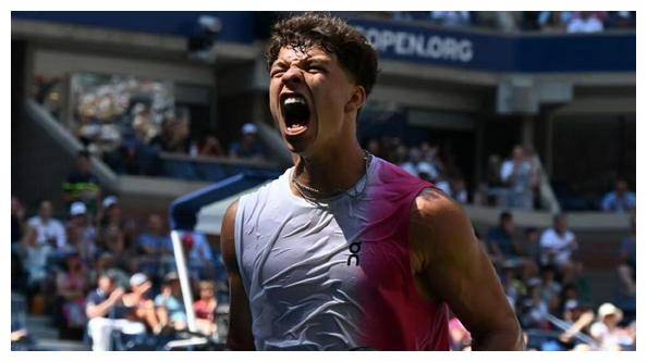 年仅20岁这就是谢尔顿的遭遇他成为自1992年张德培以来最年轻打进美网