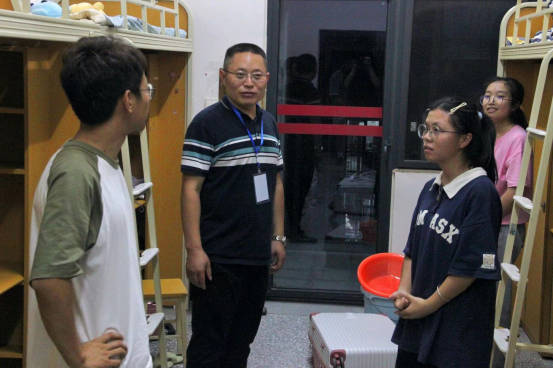 泸州职业技术学院智能建造学院领导班子前往寝室慰问新生_发展_环境