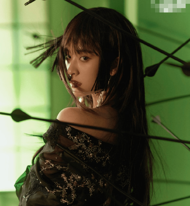 别说沈月不适合当艺人了,换个发型如换脸,瞬间美成鞠婧祎_长发_身高