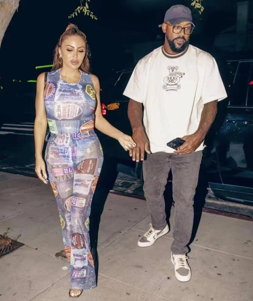 49岁秀腹肌,和乔丹儿子十指相扣,感情越来越浓了_拉尔萨_1_nba