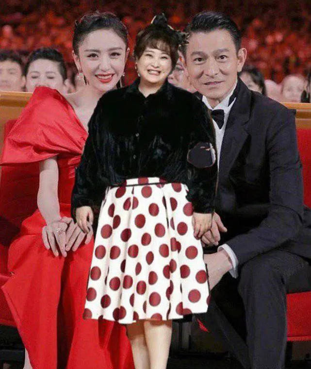 2016年贾玲成立了自己的公司大碗娱乐,并签下张小斐,许君聪,何欢等