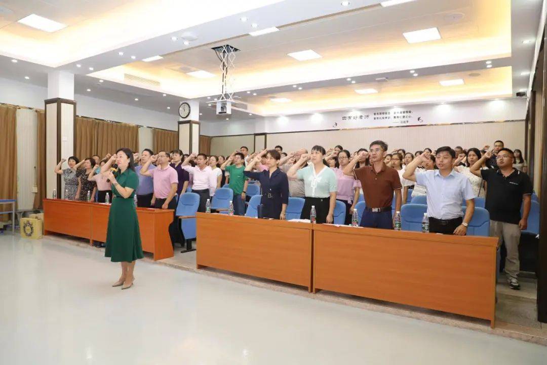 汤坑镇第一中心小学举行教师节活动_陈丽萍_成长_丰顺