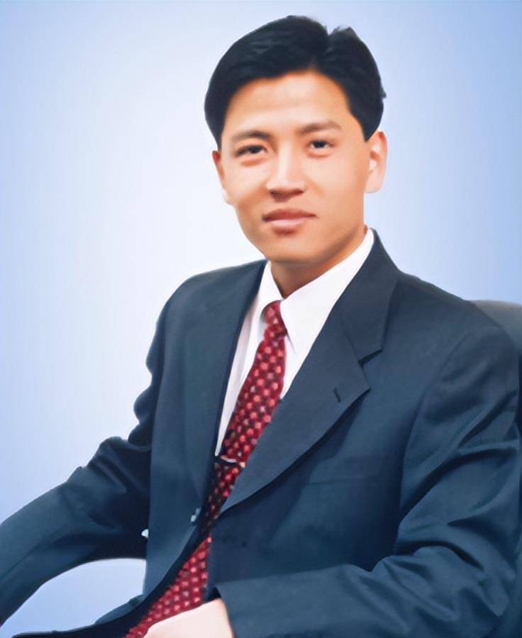 张志铭:曾给黄光裕当司机,因帅气被首富妹妹看中,赚到65亿身家_黄燕虹