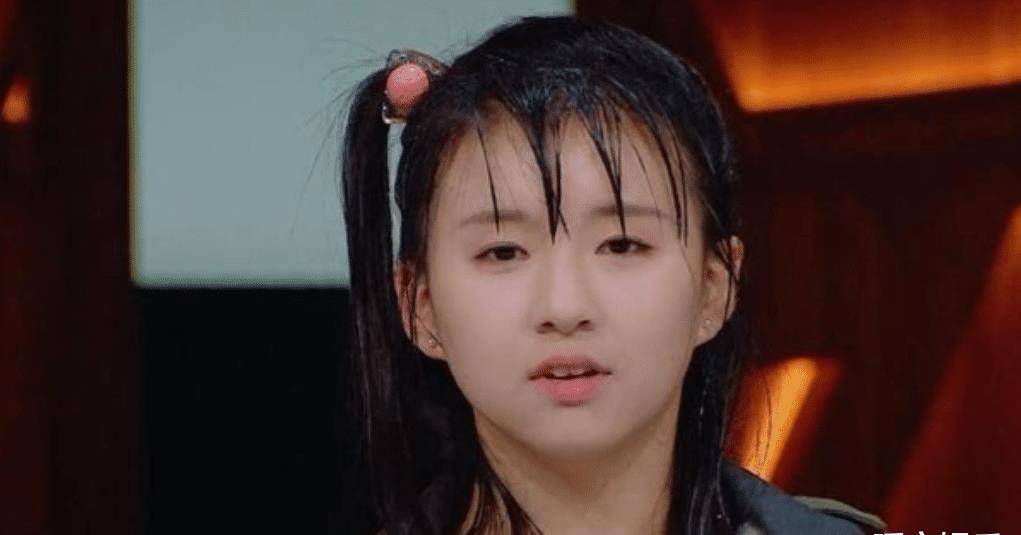 当年在舞台上"红遍中国"的小彩旗,后来怎么样了?_杨丽萍_姨妈_天赋