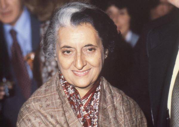 印度首位女总理英迪拉:一月结扎400万男子,67岁被贴身保镖刺杀_锡克