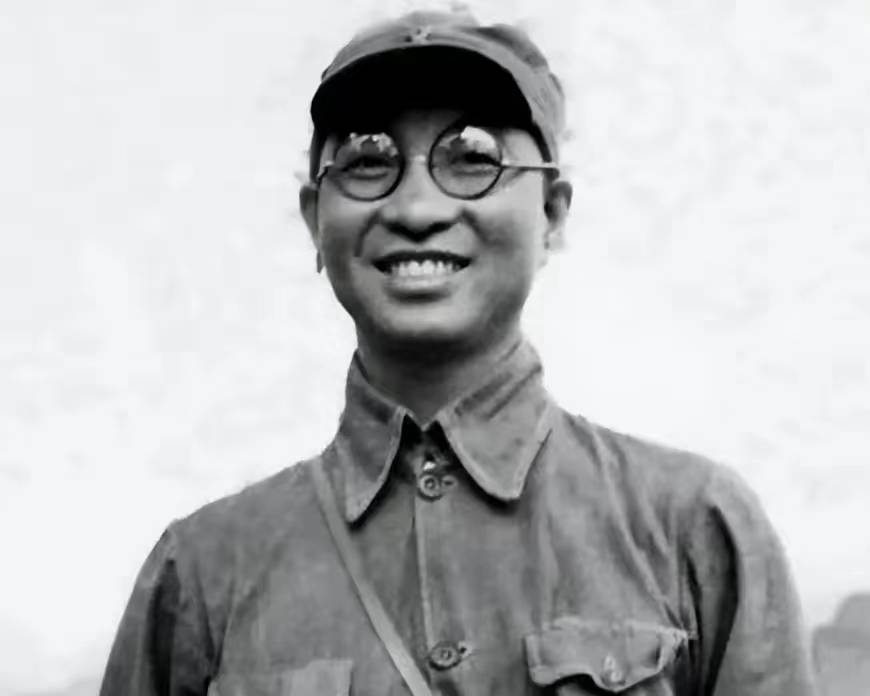 1955年授衔，陈赓闷闷不乐，贺龙安慰：是想老战友了吧_卢冬生_部队_时候