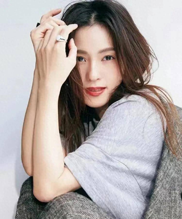 中村安奈:性感与优雅并存的时尚女神