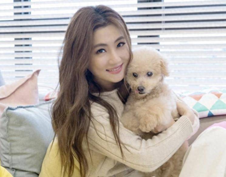 selina正式产子,孕期美照羡慕不已,揭秘"长生不胖"的秘密_运动_控制