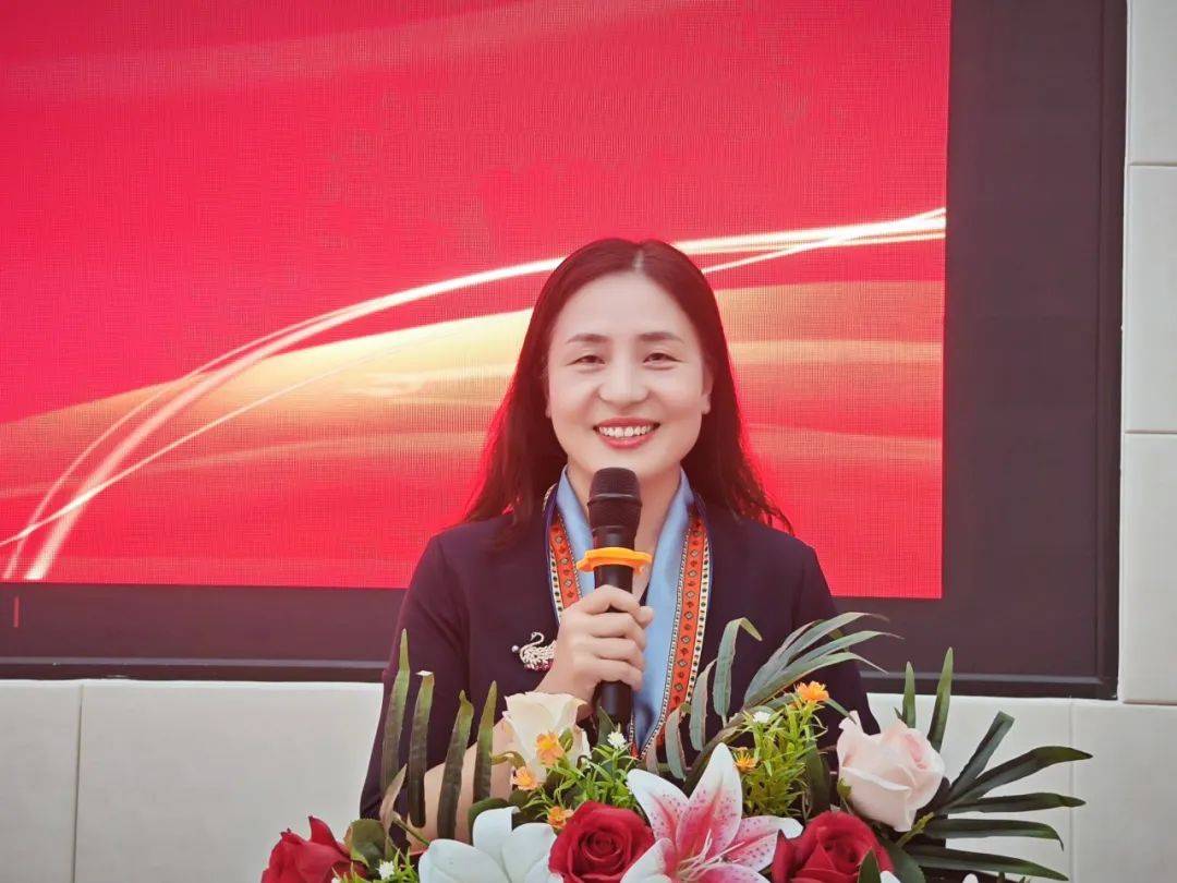 连亚丽老师用真挚的感情讲述了自己对师德的感悟,她用师德诠释了师爱