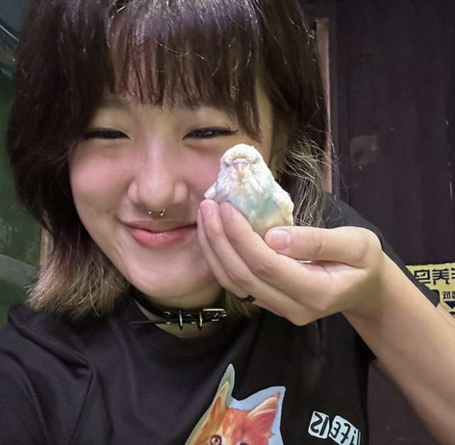 梧桐妹变大胆了,晒泳装照心情好,曾戴鼻环贾静雯表达看法_王诗龄_方式