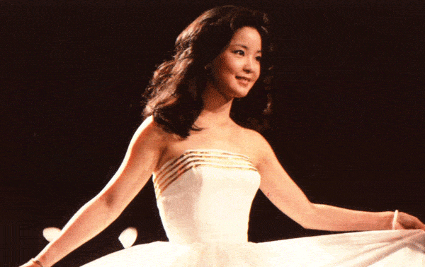 成龙与私生子确认,邓丽君的秘密后代!故事感人至深