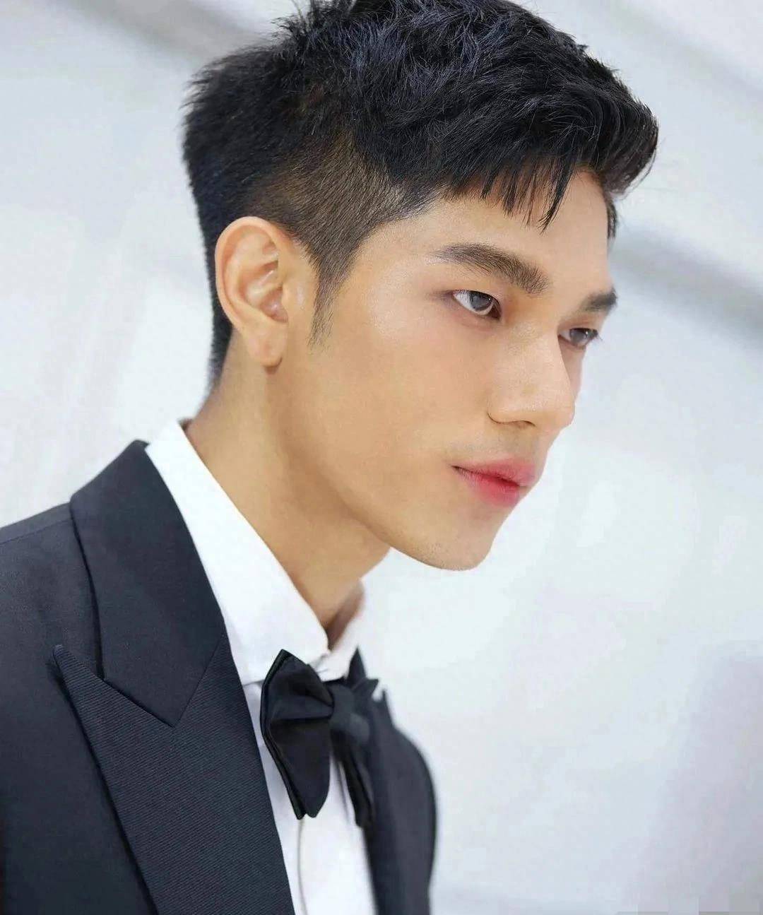 泰版"许光汉"夺国际先生国外站最佳身材奖!白色泳裤自信洋溢!