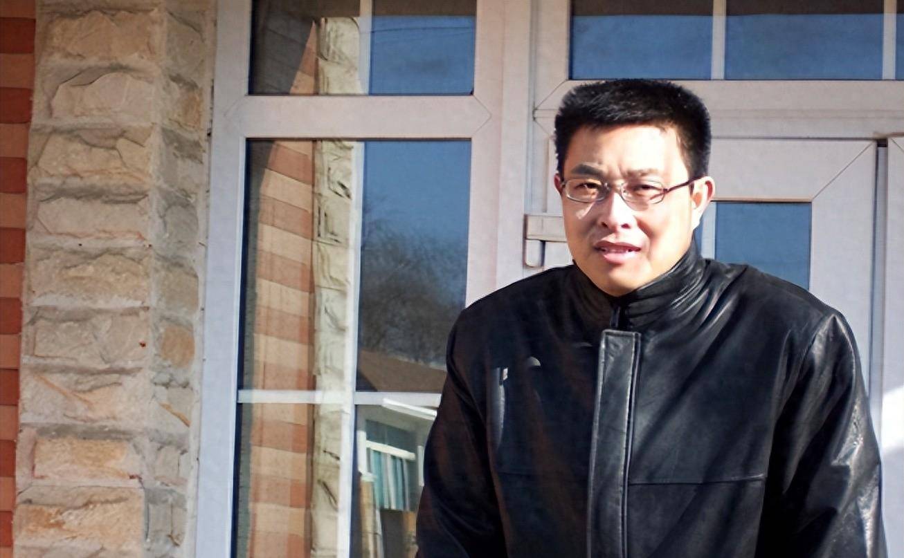 经过多轮筛选,崔志刚最终以优异的成绩进入央视,这无疑是主持事业的