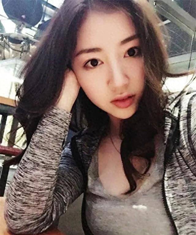 艺术体操女神周捷:嫁1米58奥运五金王邹凯,儿女双全,生活幸