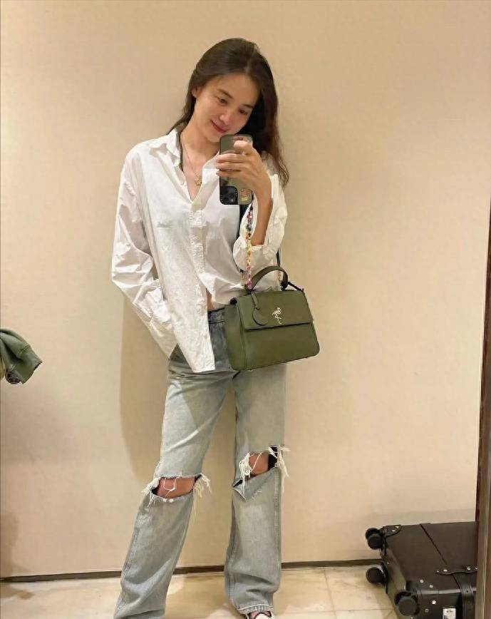 宋佳晒素颜照,只涂口红就暴露真实状态_演技_魅力_人们