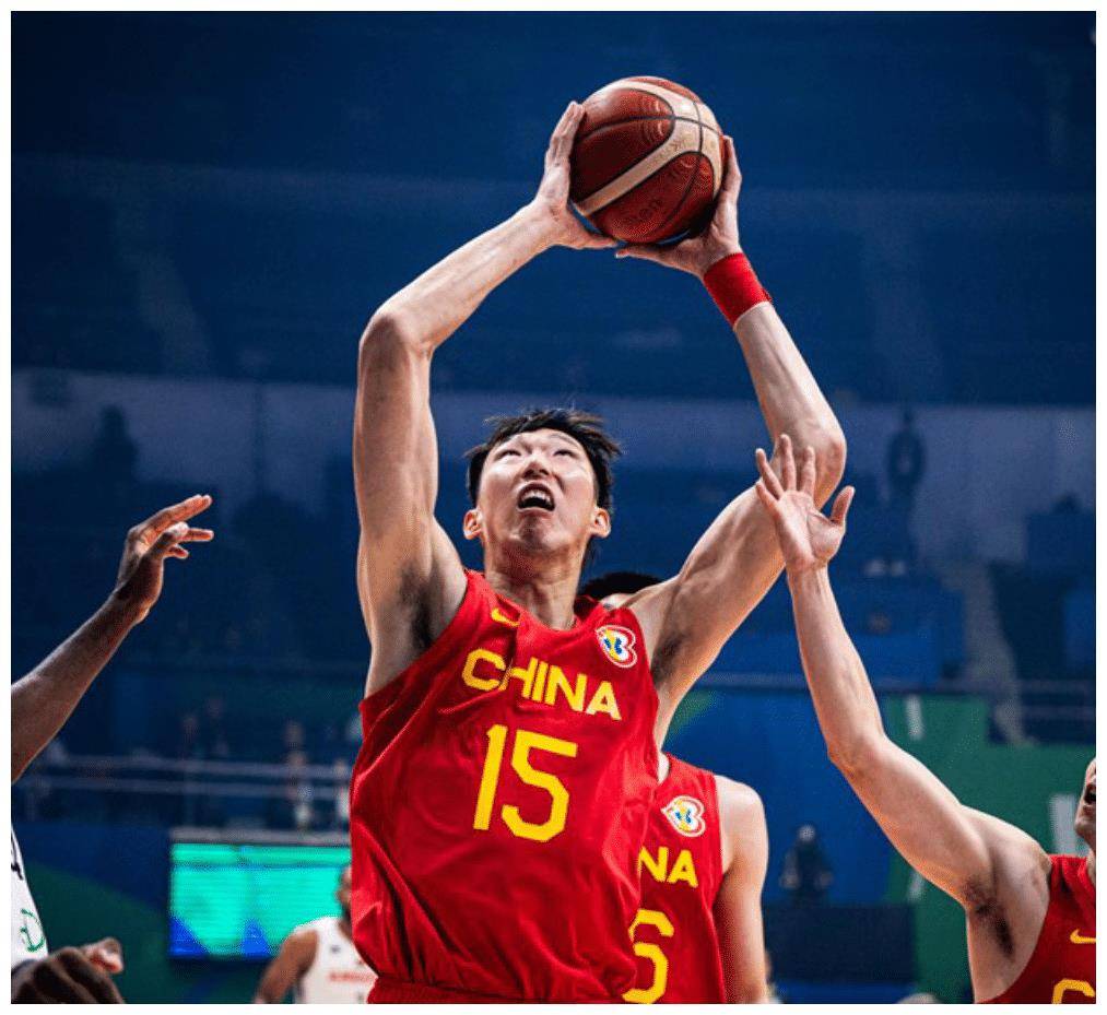 名记:周琦世界杯上腰伤加重 已抵达洛杉矶进行腰伤诊断和治疗_美国