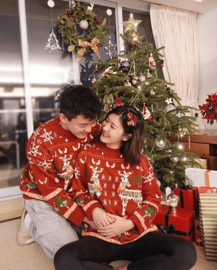 香港人气女神余香凝剖腹产产女,嫁40岁富商,生产时老公全程陪护_男子