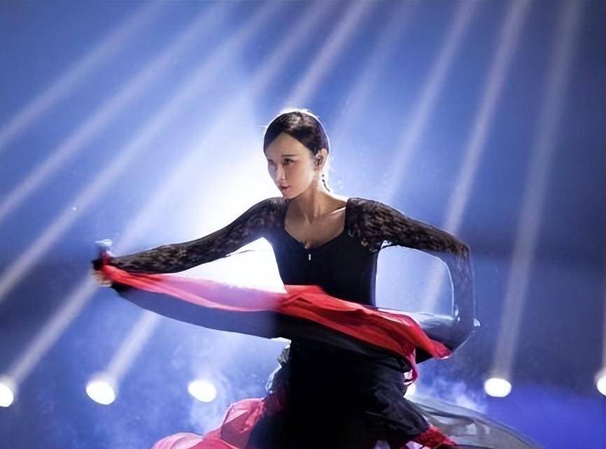 "拿督夫人"胡静:被亿万富豪追三年,打败杨紫琼嫁豪门却穿地摊货