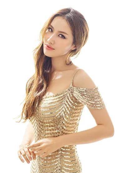 65岁莫华伦再婚后首秀恩爱!