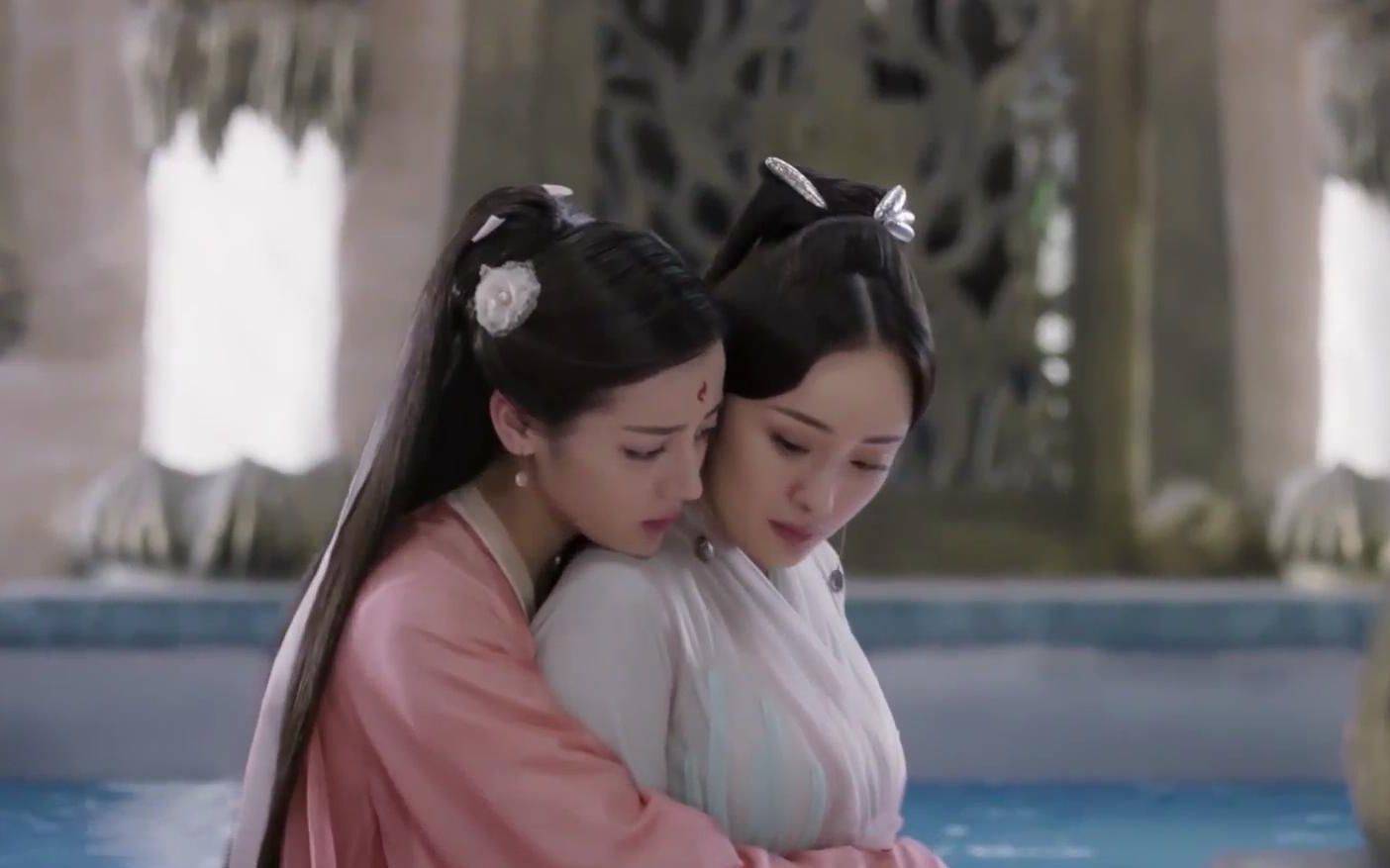 迪丽热巴连续10年给杨幂庆生,离巢不影响关系,白浅凤九真甜?