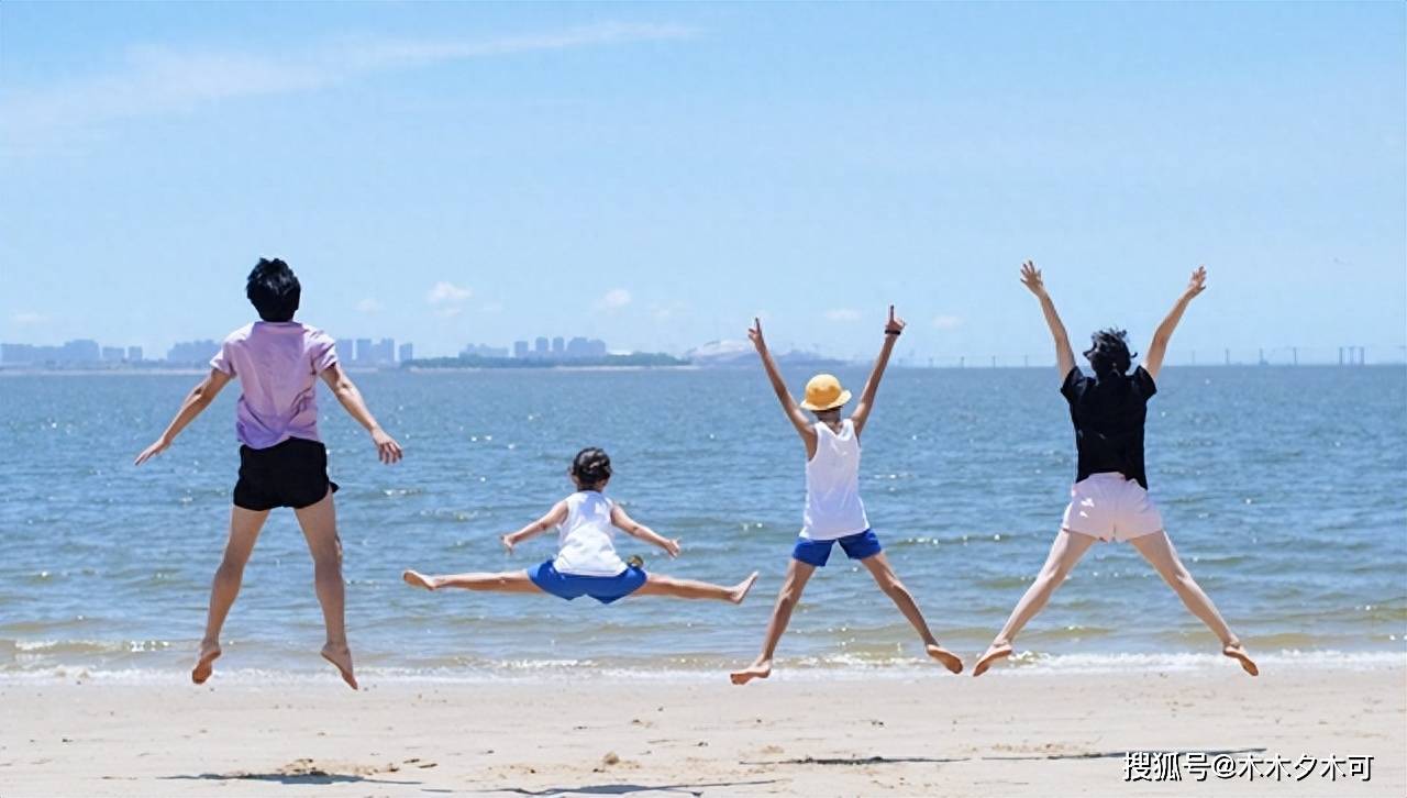 孙俪曝邓超特殊癖好,外人看不上眼的东西他当成宝,姚晨也看热闹_石头