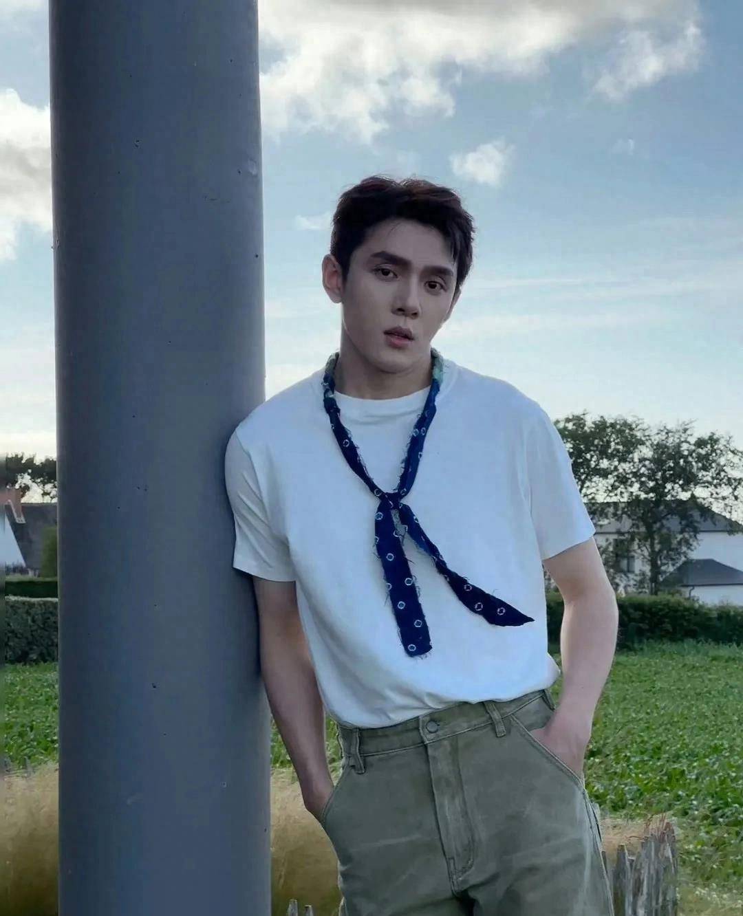 每年进账十几亿，李佳琦为什么说衣食父母不努力？疑点重重_搜狐网